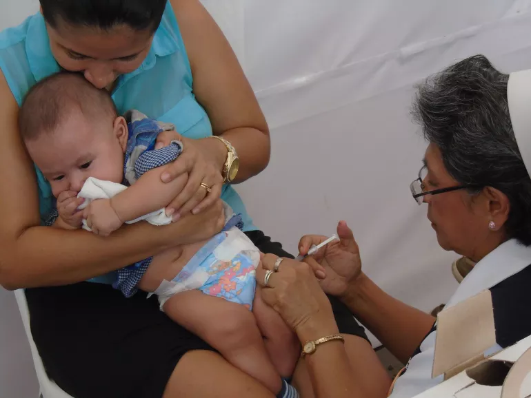 vacunacion-infantil-en-ecuador:-solo-el-60-%-de-los-ninos-tiene-el-esquema-completo